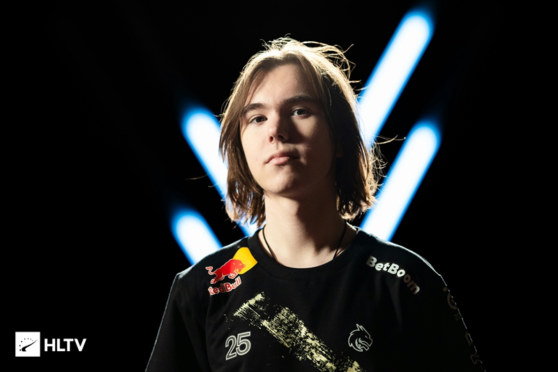 将穿上球鞋 将穿上球鞋