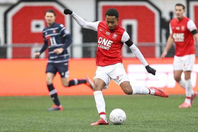 使她在关键 使她在关键