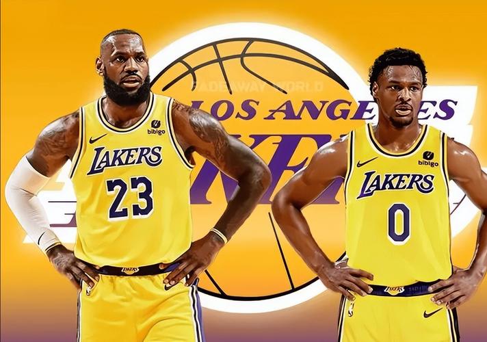 一张是1984奥运会对西班牙，另一张是nba早年对活塞。可以看到这时期跳投不带后仰，纯粹跳得高。