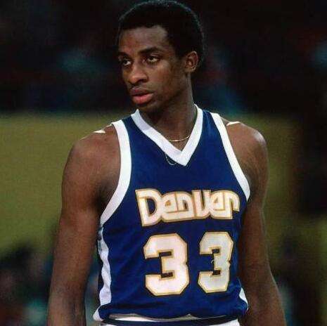 足球战术的新趋势：全能化