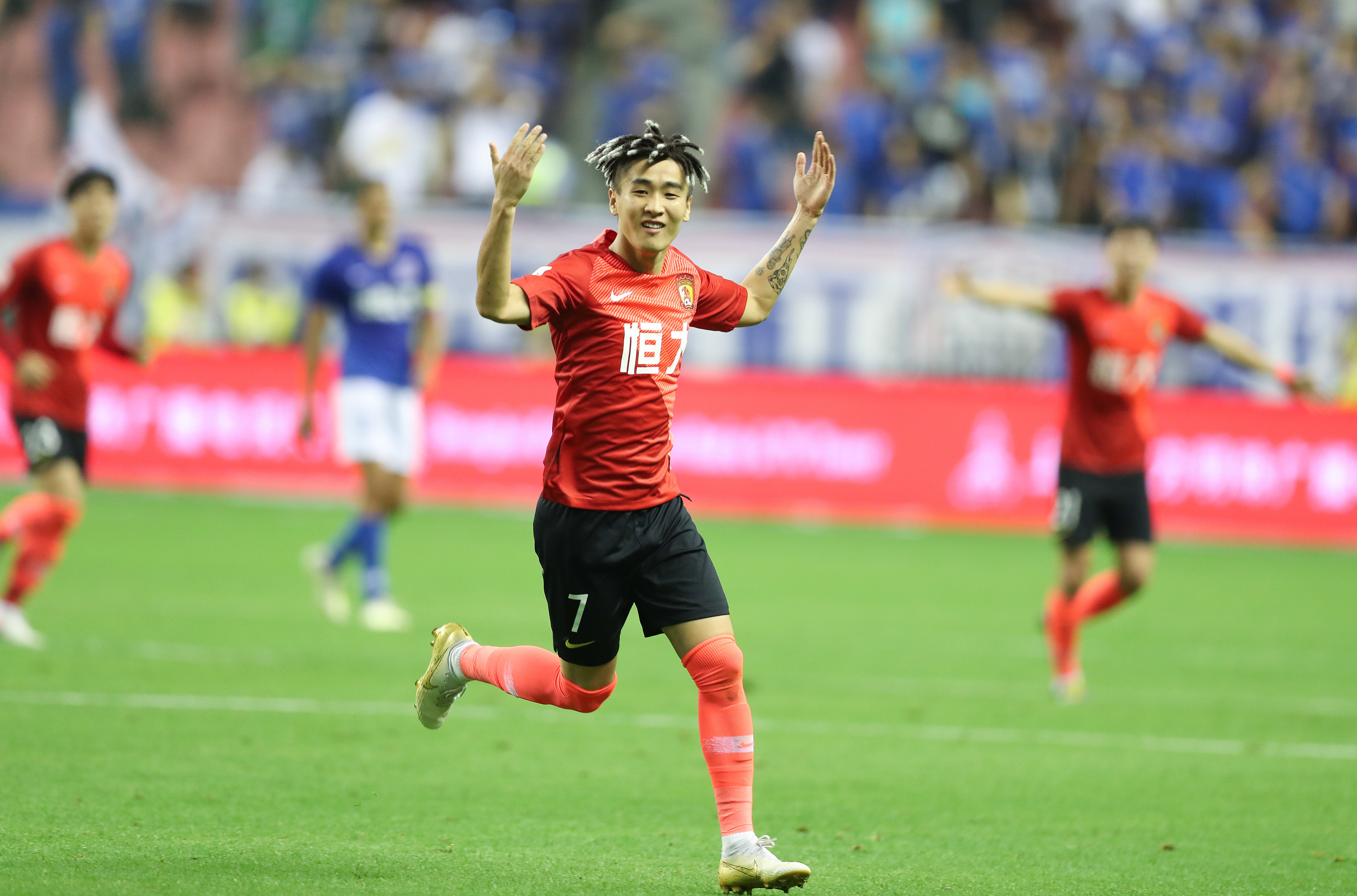 而灰熊的反 而灰熊的反